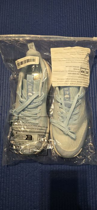 Кросовки женские голубые 39