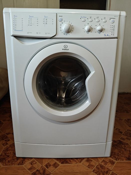 Пральня машина   indesit  Iwsc5105