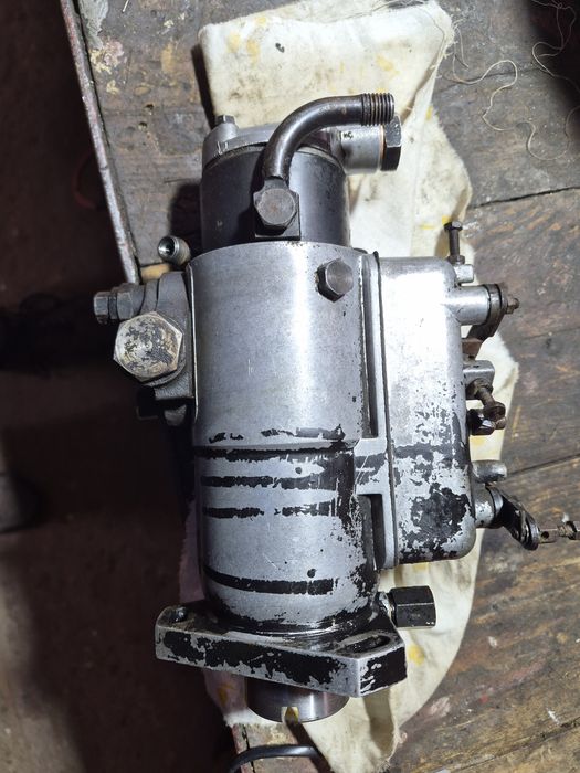Pompa wtryskowa MF255 C360 3p Uszkodzona