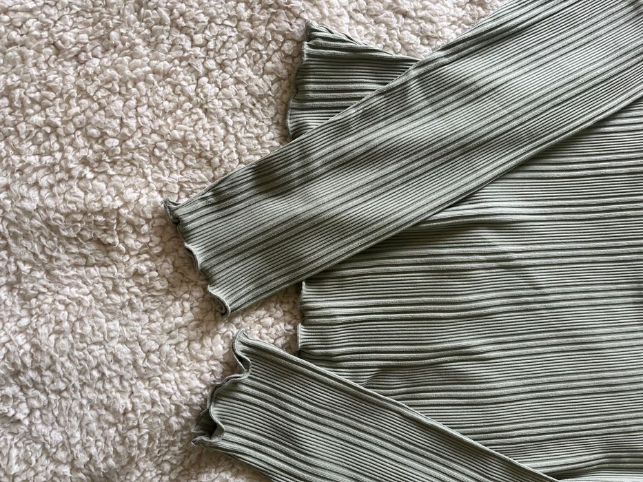 Zielony top półgolf Urban Revivo