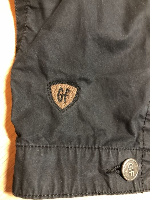 Продам куртку - ветровку"GF. Ferre"