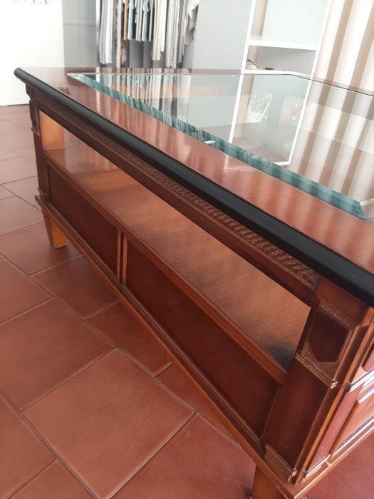 Mesa de centro com vidro