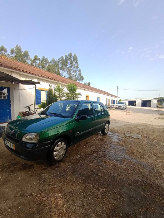 Selling Renault Clio 1998