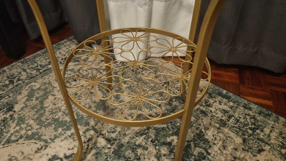 Mesa de Apoio Dourada