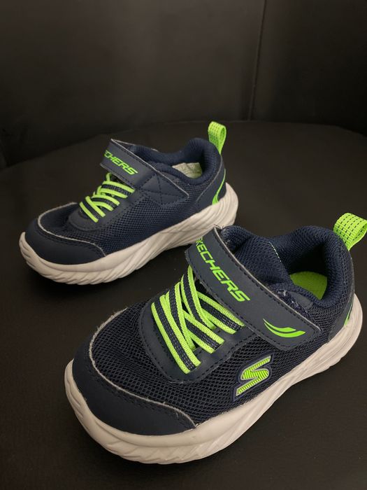 Ténis skechers criança ótimo estado