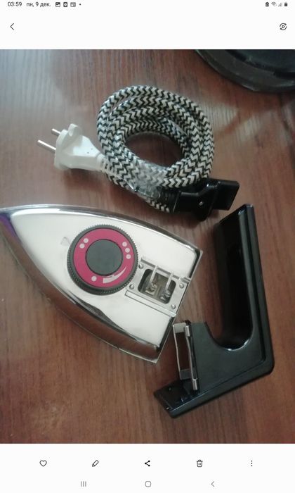 Прродается хорший утюг того времени ,новый