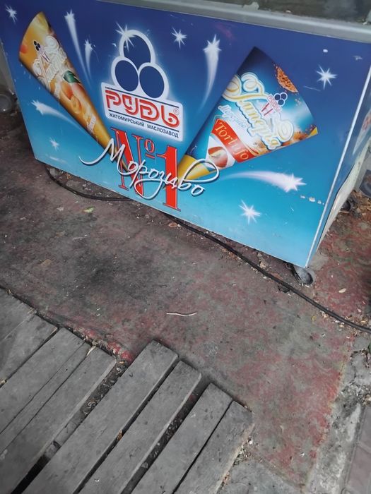 Продам морозильную камеру б/у  Камера работает,но не морозит