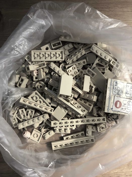 Mix klocków Lego. Kolor beżowy.