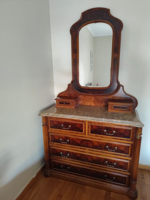 Móvel com espelho64286127664387121