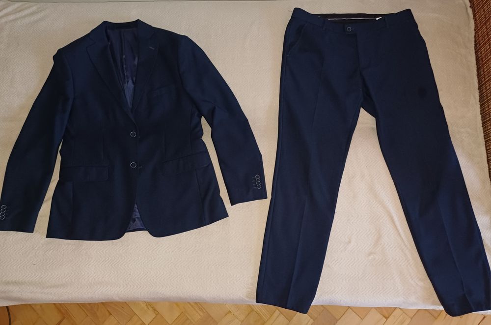 Granatowy garnitur męski/młodzieżowy