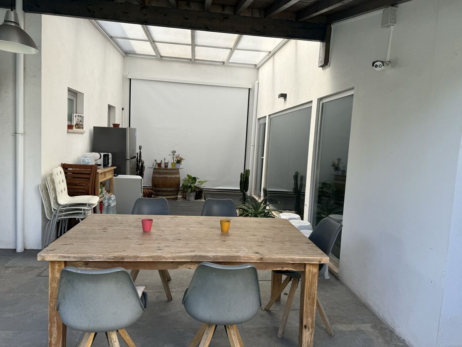 Espaço para festas com piscina