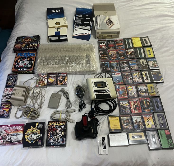 Commodore 64C + Drive Floppy Disk 1541 Pack