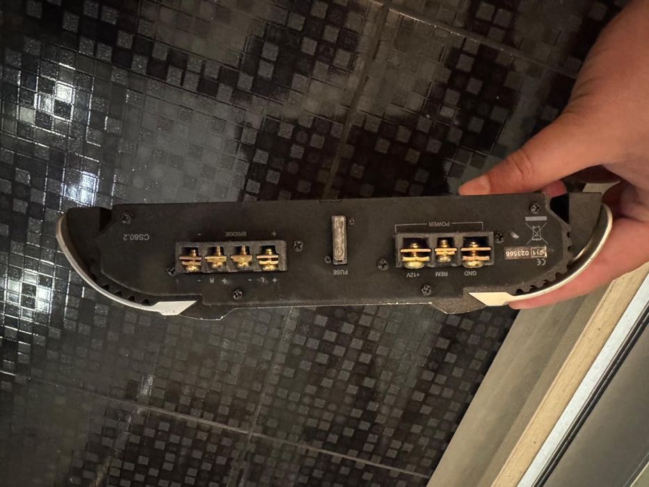 Підсилювач звуку JBL