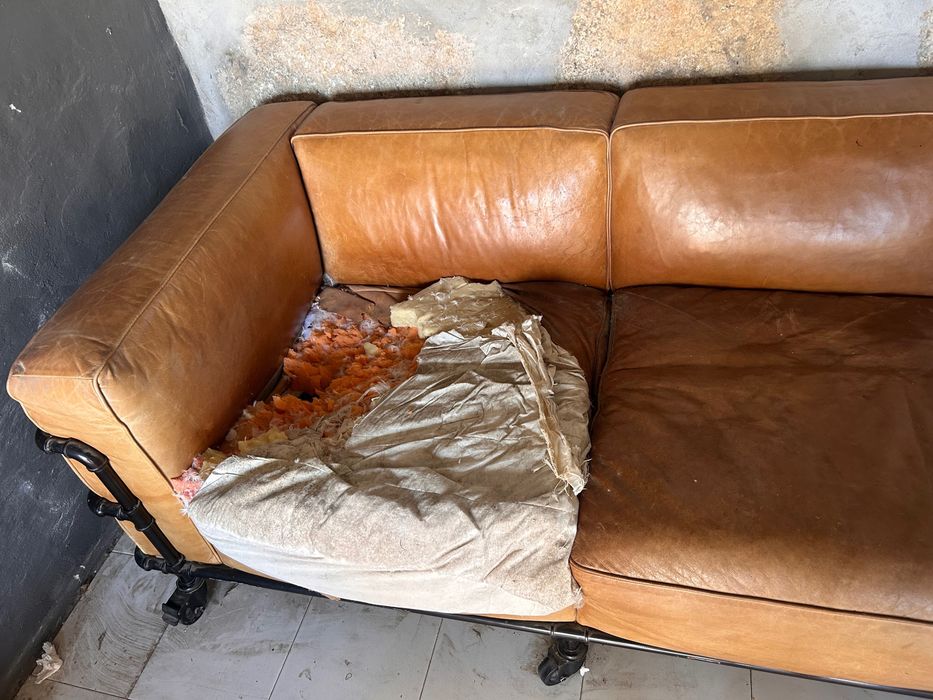 Sofá em pele FABRIC Maisons du monde para renovação