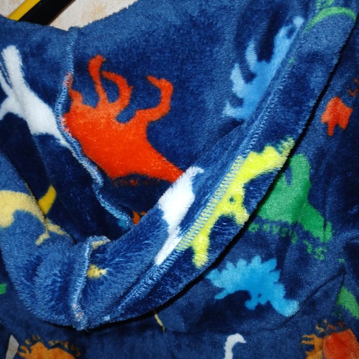 Халат "Дракоши" новий 2-3 роки.