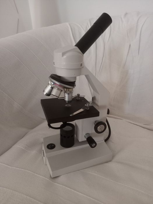 Microscópio Motic