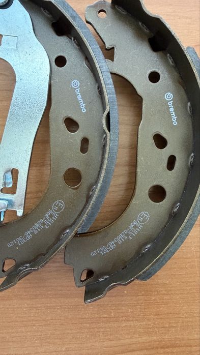 Колодки гальмівні барабанні Brembo, комплект S23518