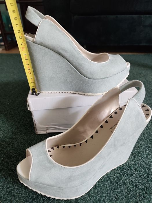Buty na koturnie