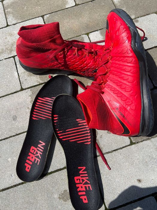 Buty piłkarskie Adidas predator freak demonskin oraz Nike HypervenomX