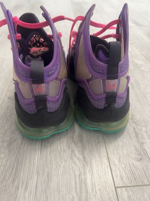 Кросівки унісекс Nike Lebron розмір 42,5