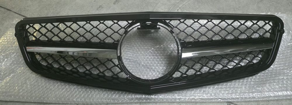 Grelha Frontal Mercedes W204 LOOk AMG preto / Cromo ( NOVA )