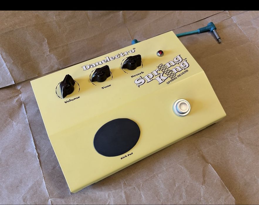 ,Danelectro Fuzz,  CryBaby USA,Zoom 8080, Digitech Crossroads