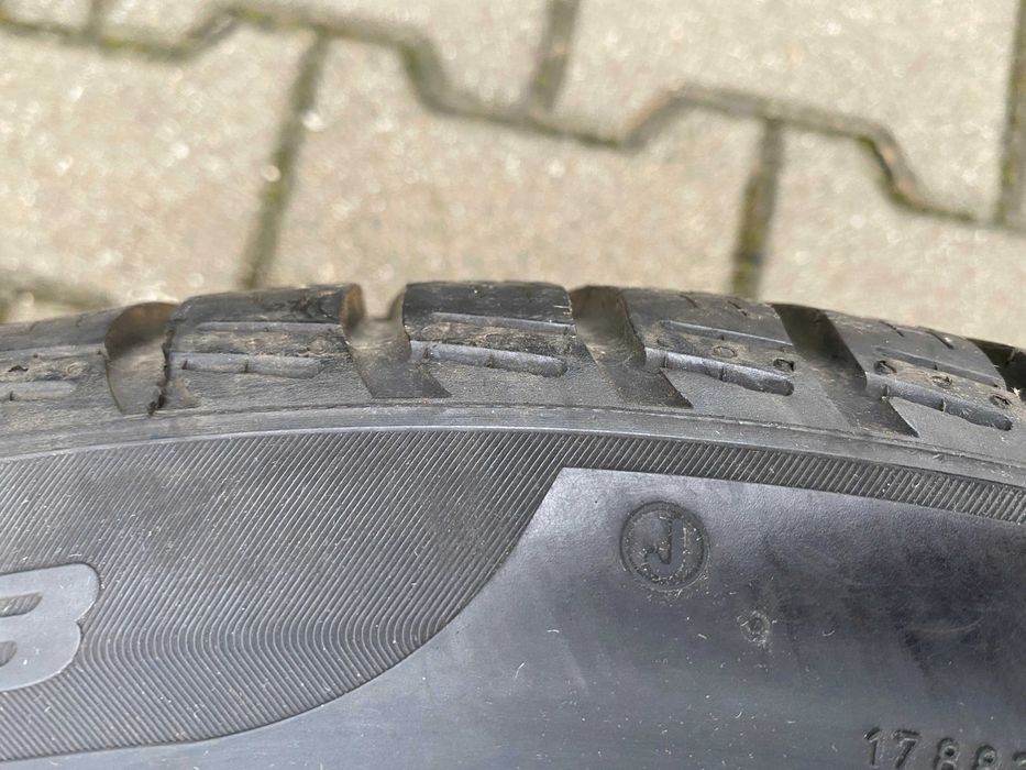 Sprzedam komplet 4 opon zimowych Pirelli Sottozero