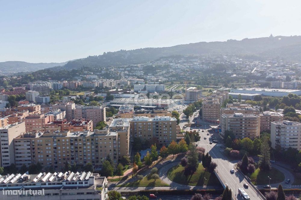 Apartamento T4 Com Garagem Fechada Em São Vitor - Braga