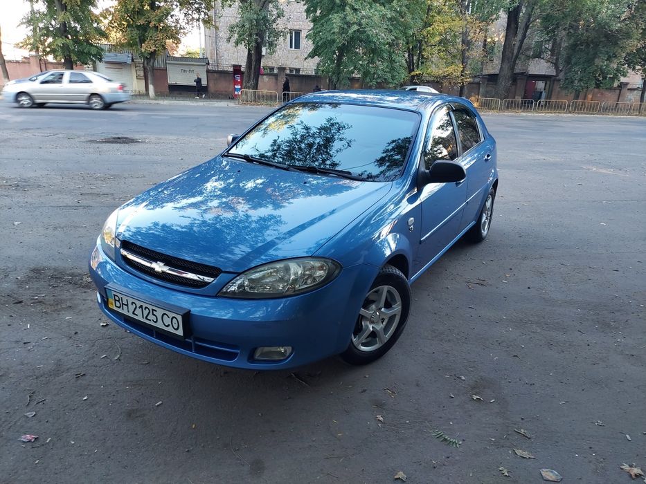 Продам Шевролет Лачетти Хетчбек 1.6 se