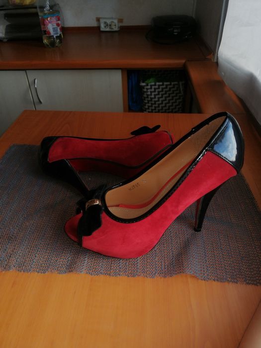 Bordowe szpilki rozm 39