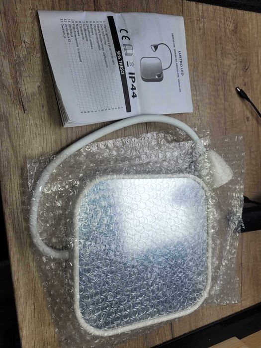 Lustro LED Smukee, na baterie 3xAA, wymiary: 20,4x20,4x4,2cm