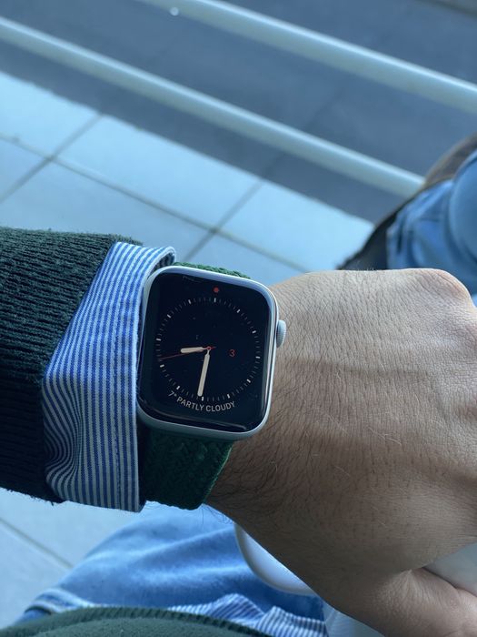 Apple Watch 4 - prata