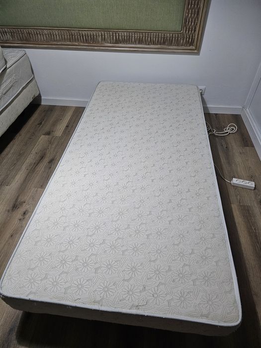 Vendo base cama e colchão