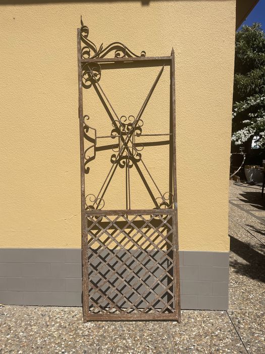 Portão em ferro forjado secular
