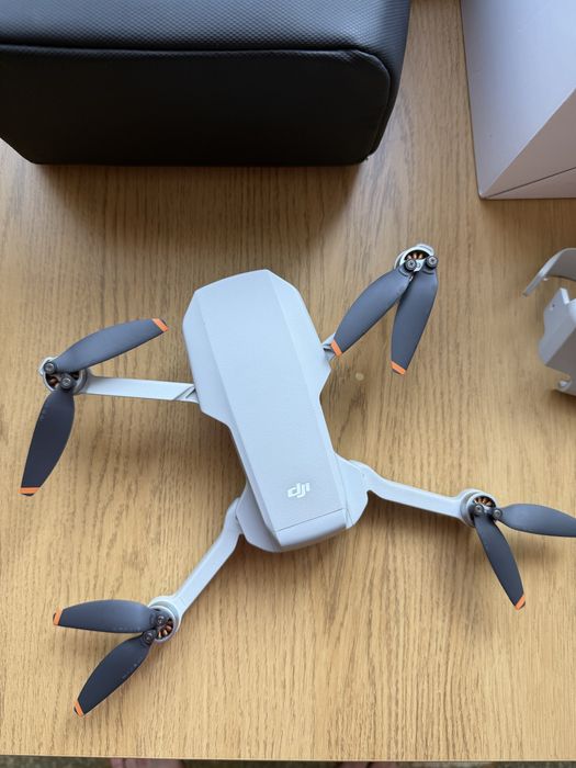 Dron Dji mini 2 se FMC