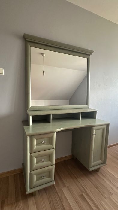 Toaletka z lustrem