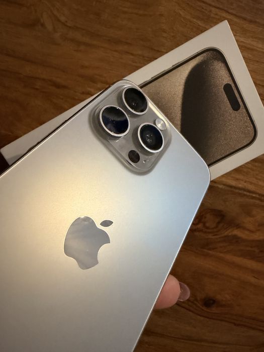 iPhone 15 Pro Max Titânio Natural 256GB - como novo e com garantia