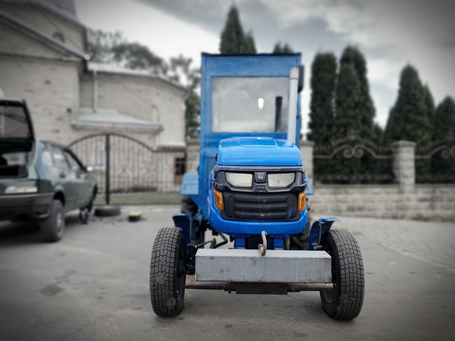 Міні трактор на ходу