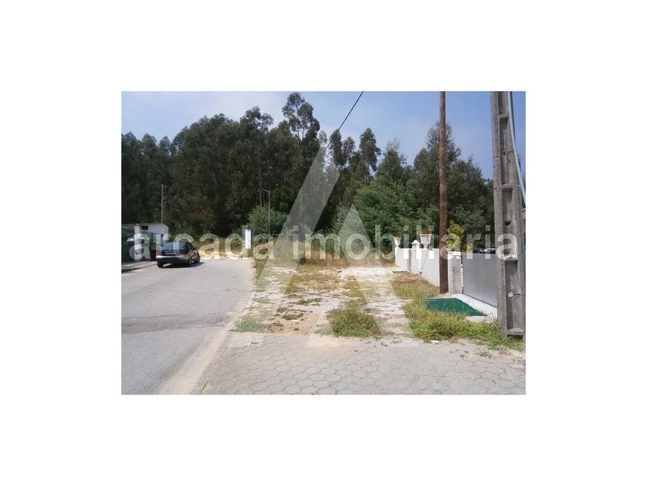 Terreno em Sever do Vouga, com 15 m de frente e 521 m2 de área total.