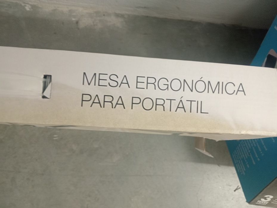 Mesa ergonómica para portátil com arrefecimento