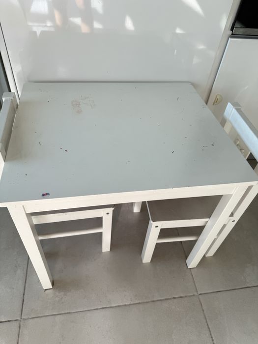 Mesa criança madeira 59*50 cm + 2 cadeiras Ikea