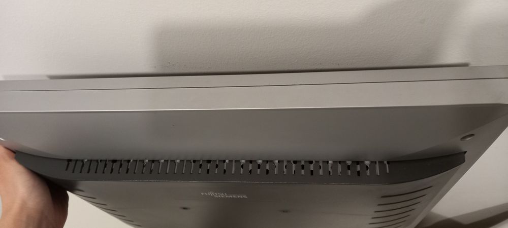 Fujitsu Siemens LCD Monitor64586087624449122