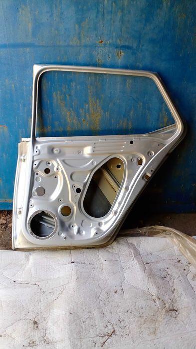 Дверь задняя правая Skoda Fabia 3 Шкода Фабия под ремонт