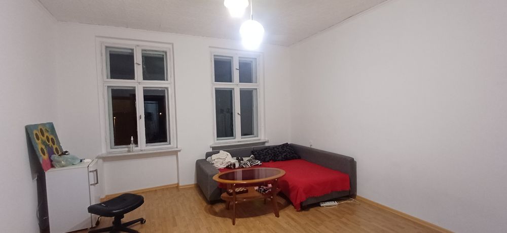 Ostrow Wlkp ul Ogrodowa  63m2 / dwa pokoje / balkon/ piwnica / Ogrzewanie miejskie