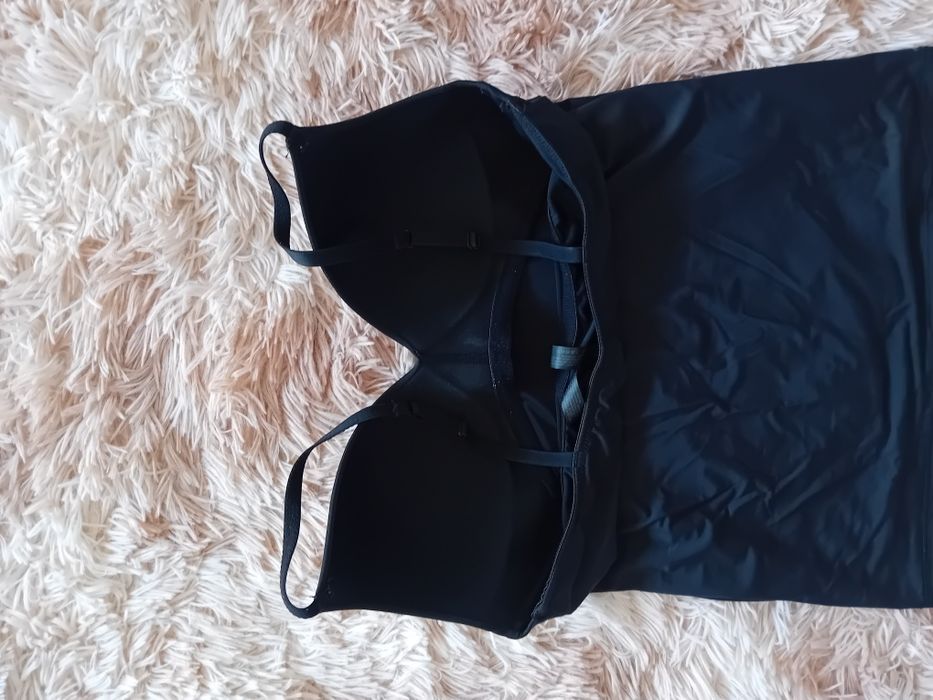 Bezszwowa bluzka z wbudowanym stanikiem modelujący top