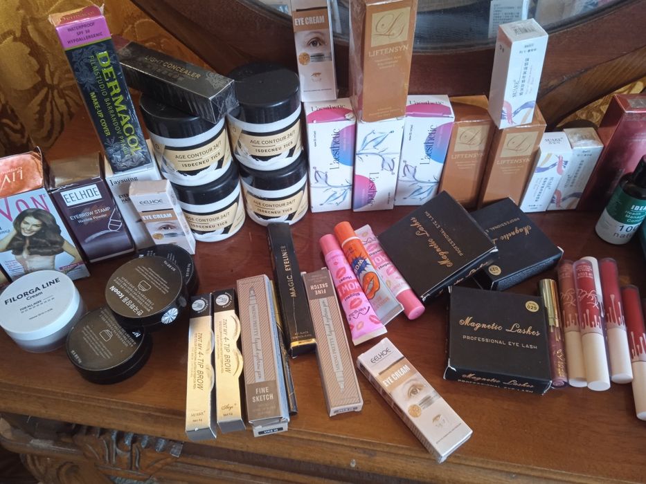 Продаж косметики
