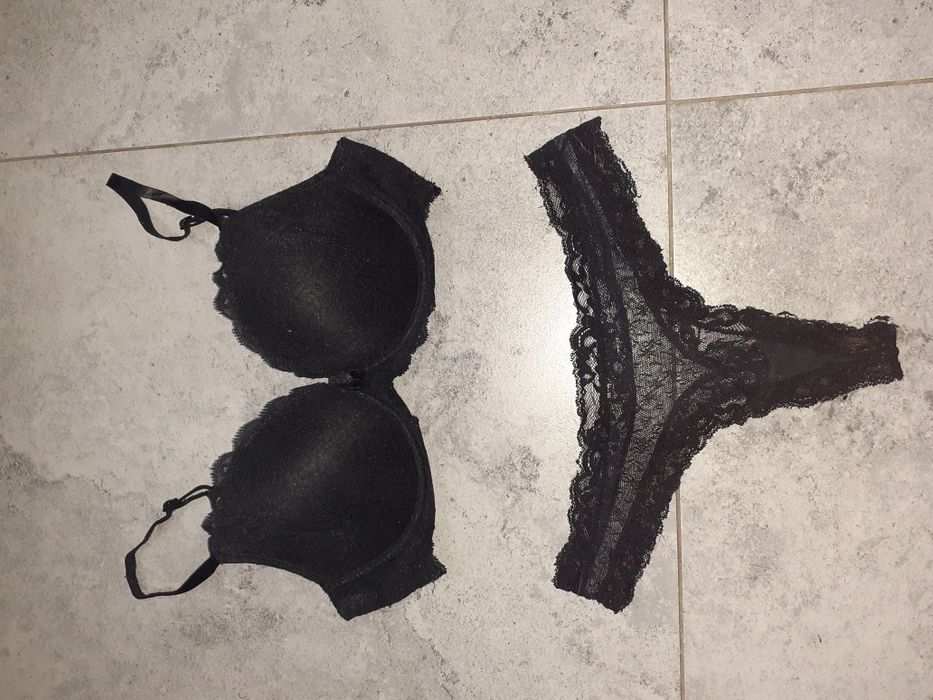 Komplet bielizny biustonosz 75B plus stringi S Intimissimi