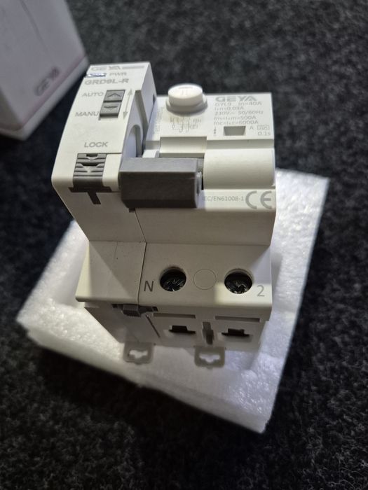 Disjuntor Diferencial Residual (DDR) com Rearme Automático da marca GE