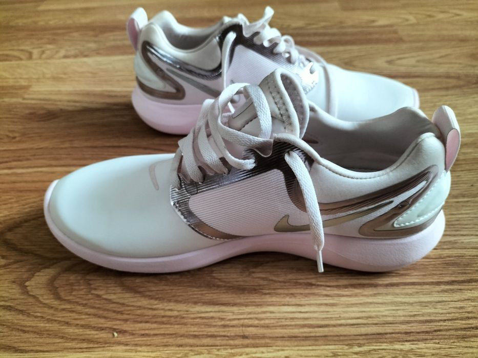 Кросівки жіночі Nike
