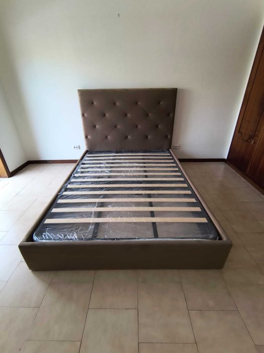Camas De Casal Estofadas Top de Gama 190x140m Estrado Incluído 199€ !!